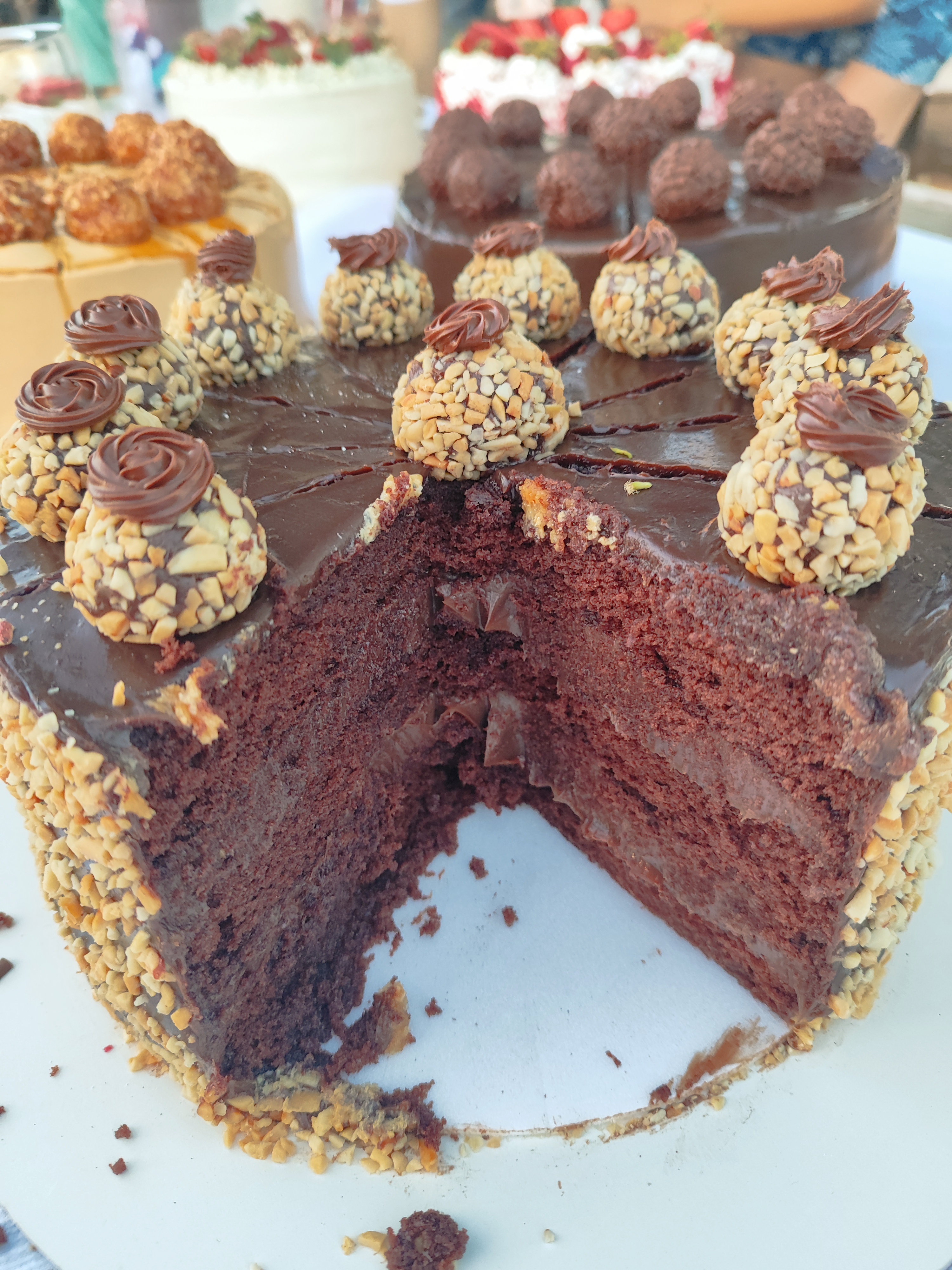 Torta de chocolate com acabamento gourmet